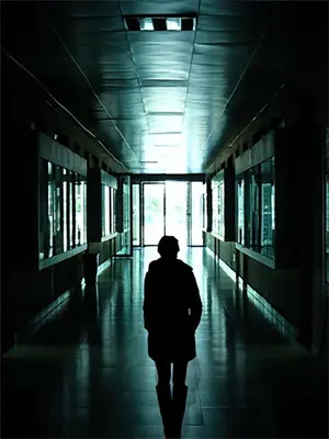 妻子说加班结果陪上司唱歌
